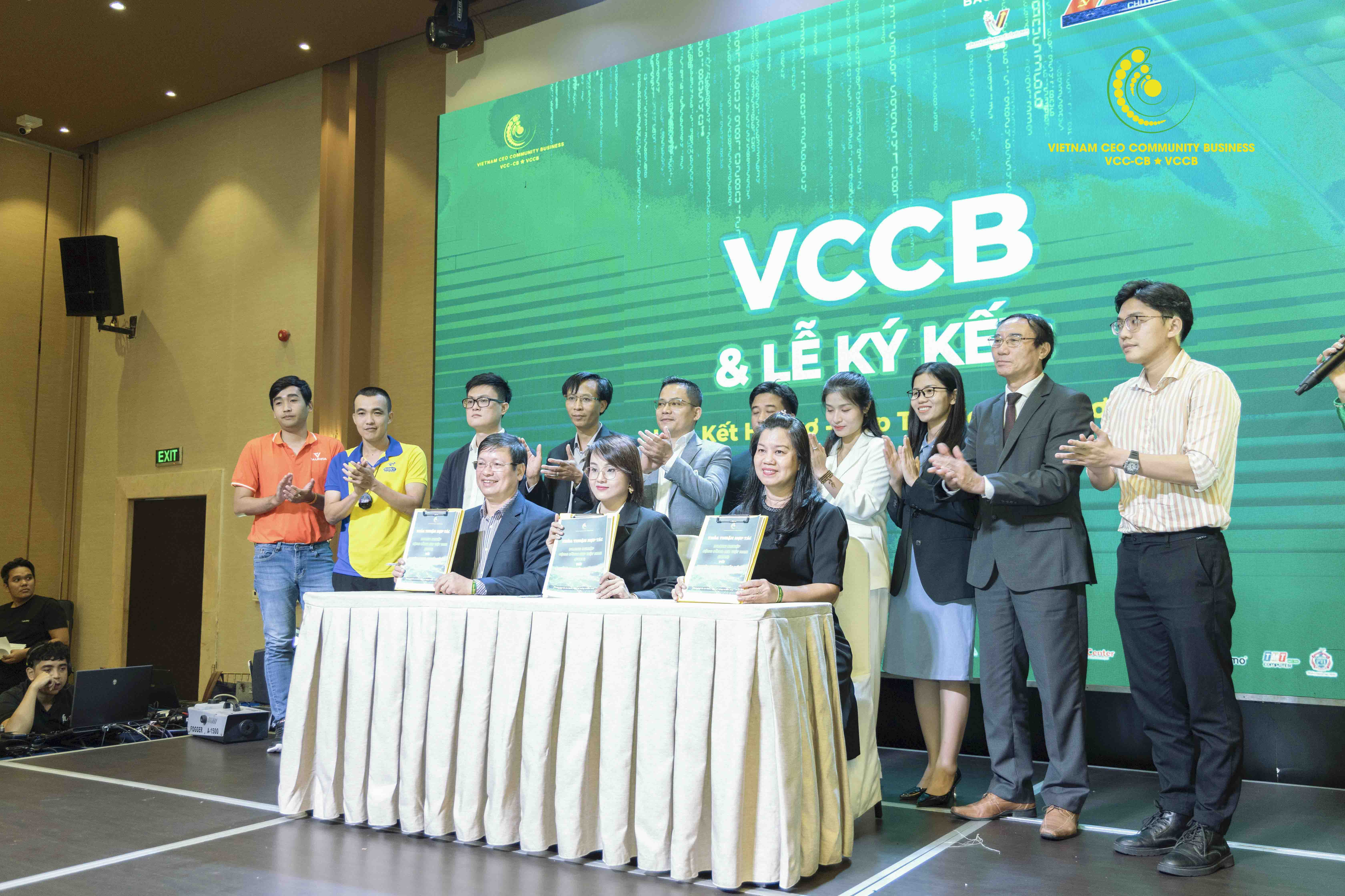 Ra mắt doanh nghiệp cộng đồng CEO Việt Nam
