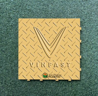 Tấm nhựa lót sàn gara chịu lực có logo VINFAST-màu vàng - vân chống trơn